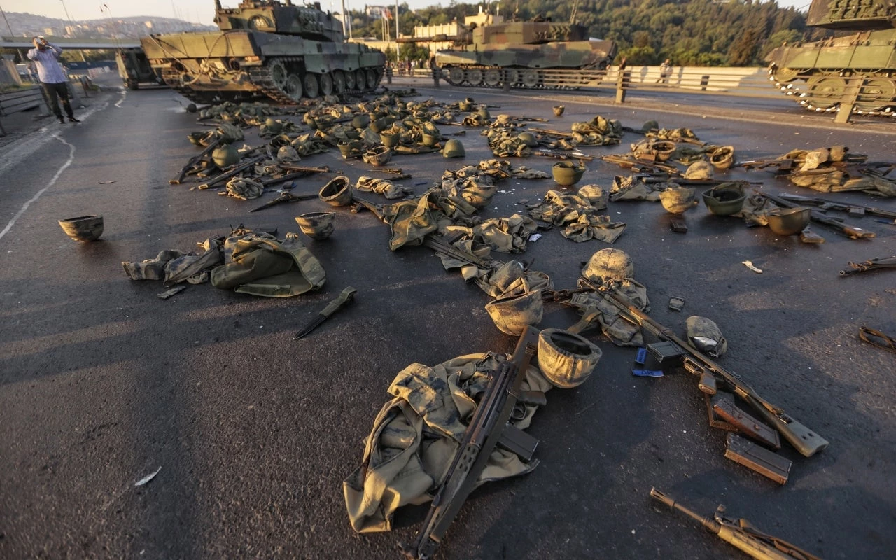 Ποιες τουρκικές Ένοπλες Δυνάμεις; – Ο Ερντογάν τις ξεδοντιάζει – Αποτάσσει ακόμη 3.000 στρατιωτικούς για διασυνδέσεις με τον Γκιουλέν